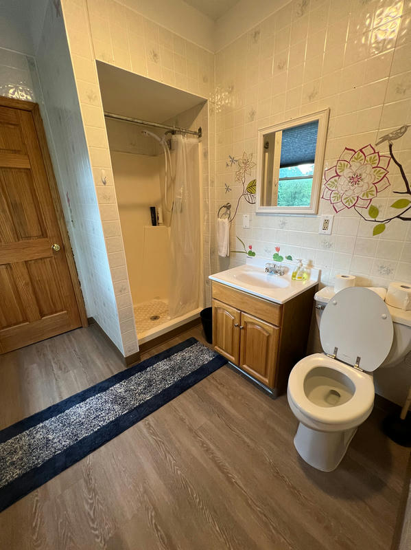 Shared en suite bath adjoining 2.7 and 2.8
